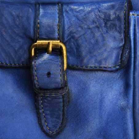 sac en cuir bleu roi femme porté main avec bandoulière