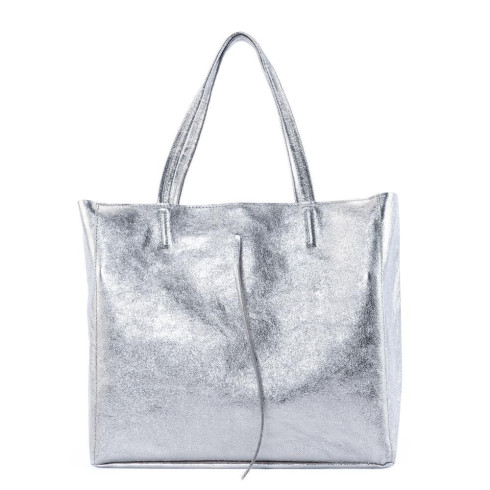Sac cabas tendance femme en cuir grainé porté épaule ou main argent clair