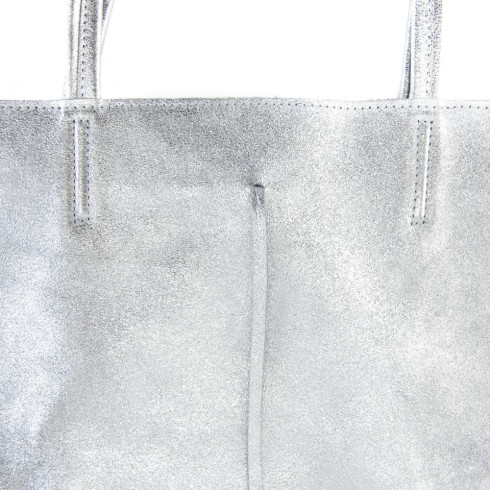 Sac à main très tendance femme en cuir grainé italien porté main argent clair
