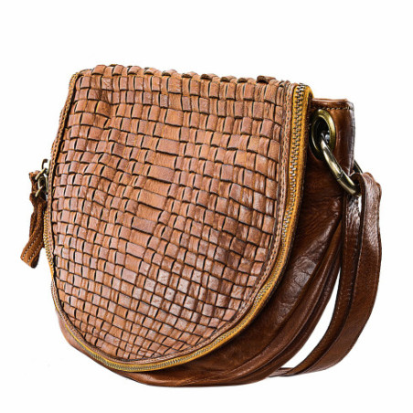 Sac besace tendance femme en cuir pleine fleur souple délavé et tressé porté épaule ou bandoulière cognac