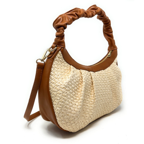 Sac à main femme tendance en paille tressé et cuir lisse porté bandoulière cognac