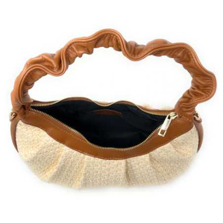 Sac tendance femme en cuir lisse et en paille tressé porté épaule cognac