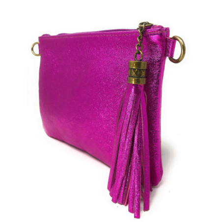 Sac pochette femme tendance en cuir irisé italien porté épaule avec bandoulière amovible fuchsia irisé