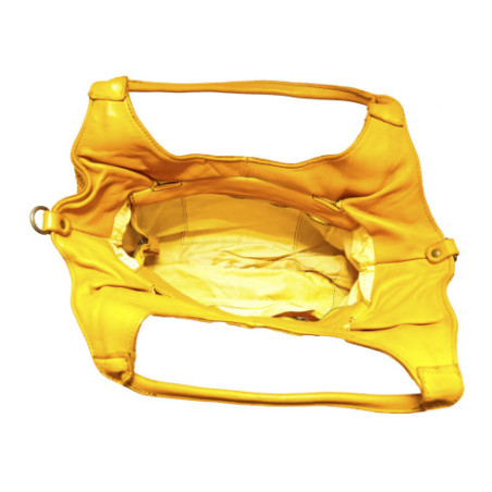 Sac hobo femme tendance en cuir souple délavé porté épaule avec deux anses jaune moutarde