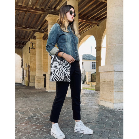 Sac bandoulière femme tendance en cuir italien grainé porté épaule avec bandoulière amovible zèbre