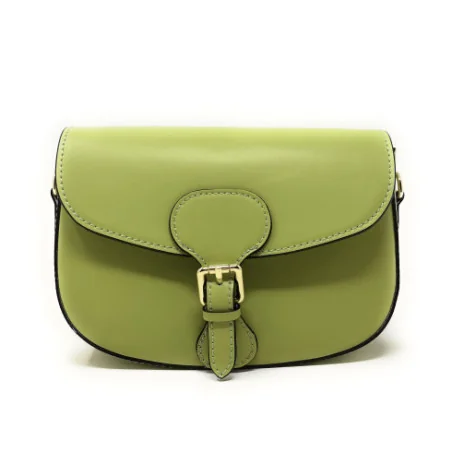 Sac bandoulière trotteur tendance femme en cuir italien lisse porté épaule et de travers vert anis