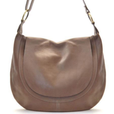 Sac besace mode femme en cuir italien lisse porté bandoulière et épaule taupe clair