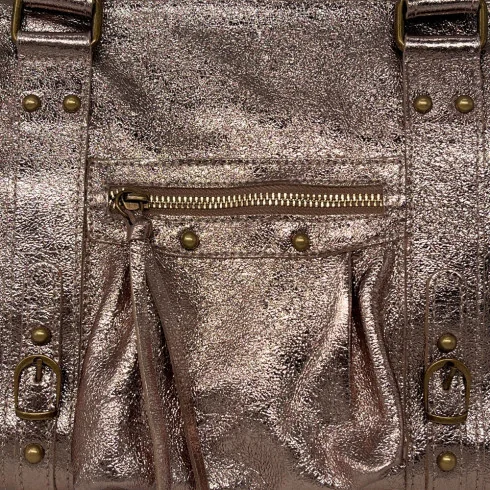 Sac à main femme tendance en cuir irisé porté main épaule de travers et bandoulière champagne
