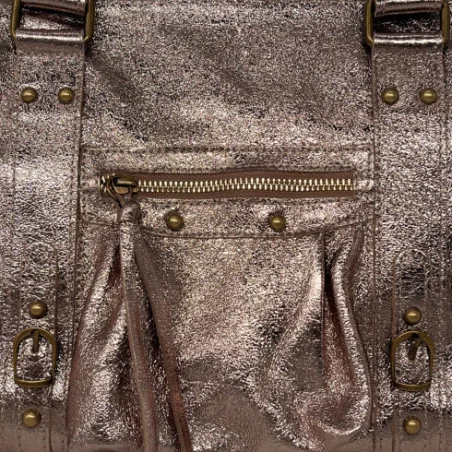 Sac à main femme tendance en cuir irisé porté main épaule de travers et bandoulière champagne