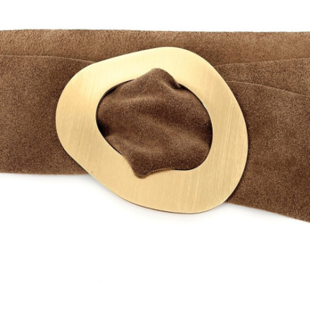Ceinture tendance femme en cuir nubuck et métal brossé porté à la taille taupe
