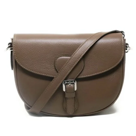 Sac bandoulière mode femme en cuir italien grainé porté de travers avec bandoulière réglable taupe foncé sac trotteur tendance