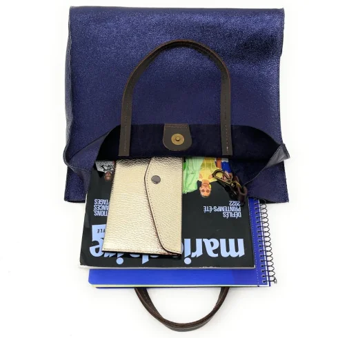 Sac très tendance femme en cuir métallisé port épaule avec bandoulière bleu foncé