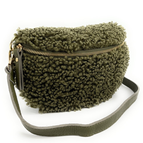 Sac banane femme tendance en peluche porté taille vert kaki avec bandoulière amovible