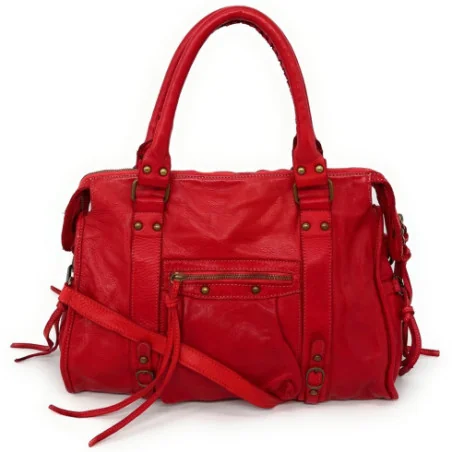 Sac à main tendance femme en cuir vintage italien porté main épaule et bandoulière rouge fraise