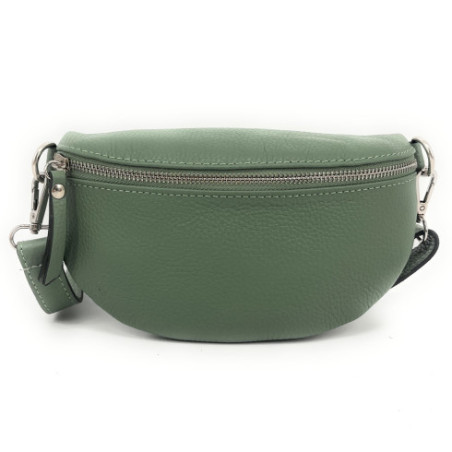 Sac banane femme tendance en cuir grainé porté de travers et à la taille vert amande