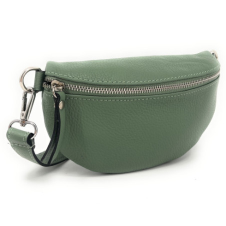 Sac banane tendance femme en cuir italien grainé porté à la taille vert amande