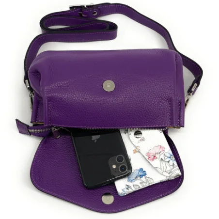 Mini sac trotteur tendance femme en cuir italien grainé porté épaule et de travers violet