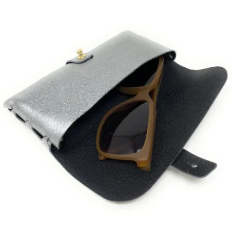 Trousse femme en cuir porté main argent moyen étui à lunettes tendance