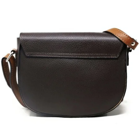 Sac trotteur très tendance femme en cuir italien grainé porté de travers et bandoulière chocolat