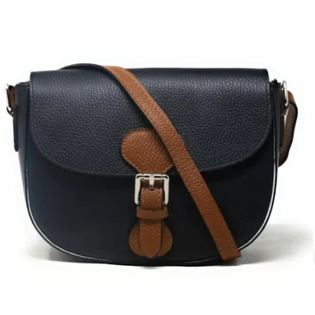Sac trotteur très tendance femme en cuir italien grainé porté de travers et bandoulière noir