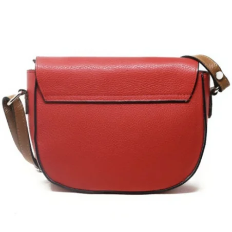 Sac trotteur très tendance femme en véritable cuir grainé porté bandoulière et de travers coquelicot