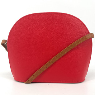 Sac trotteur femme tendance en cuir grainé italien porté épaule de travers et bandoulière rouge vermillon