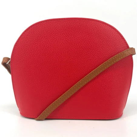 Sac trotteur femme tendance en cuir grainé italien porté épaule de travers et bandoulière rouge vermillon