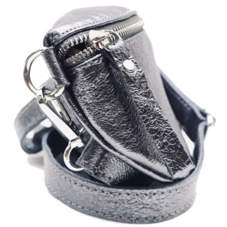 Sac mode femme en cuir italien pur cuir de vachette porté de travers gris foncé irisé sac banane
