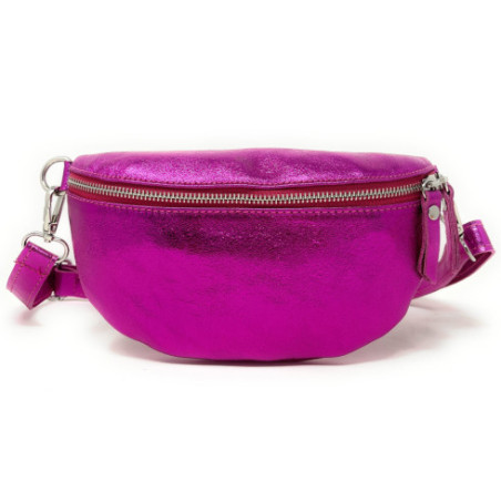 Sac femme tendance en cuir grainé irisé porté à la taille rose fuchsia irisé sac banane