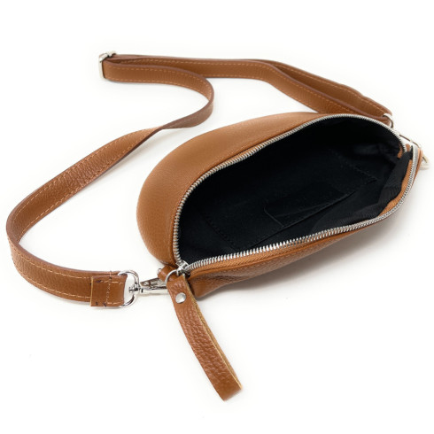Sac banane tendance femme en cuir italien grainé porté à la taille camel