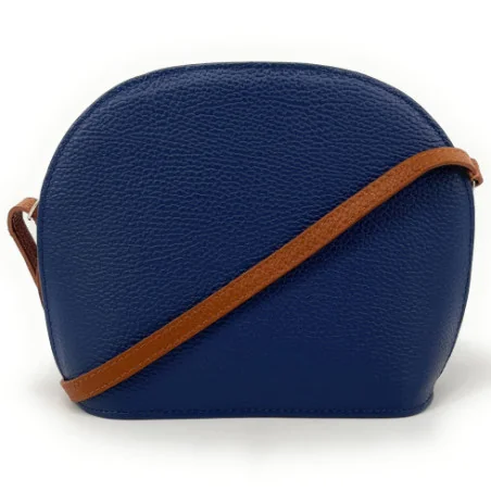 Sac trotteur tendance femme en véritable cuir porté épaule de travers avec bandoulière réglable bleu moyen