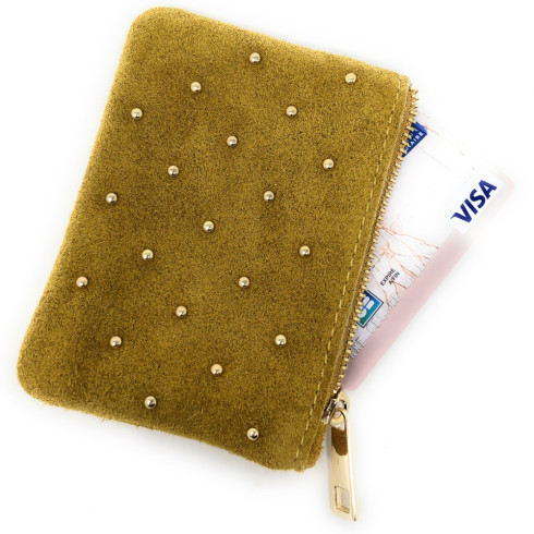 Porte-monnaie porte-carte femme très tendance en cuir italien nubuck porté main jaune moutarde