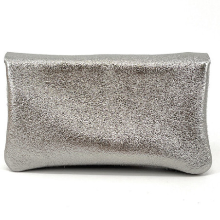 Porte-monnaie porte-cartes tendance femme en daim et cuir irisé porté main gris argent pochette