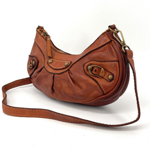 Sac à main croissant en cuir vintage femme pur vachette pleine fleur souple délavé marron camel porté épaule avec bandoulière