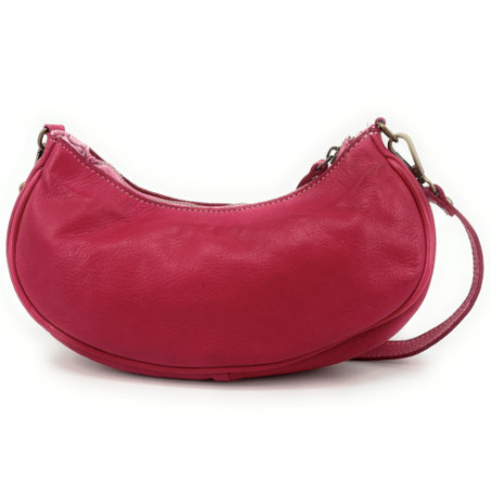 Sac baguette en cuir rose fuchsia vintage souple pur vachette italien femme porté épaule avec bandoulière