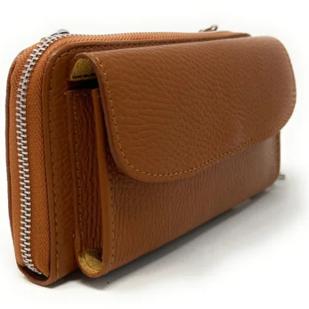 Sac pochette tendance femme en cuir italien grainé porté bandoulière et main camel