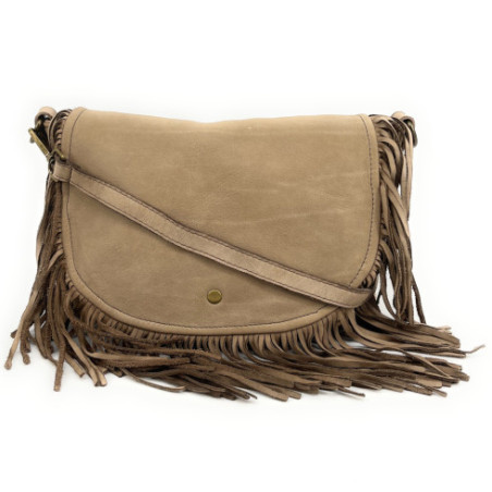Sac besace bandoulière en cuir vintage femme pur vachette bohème avec tresse et franges porté épaule et avec bandoulière taupe
