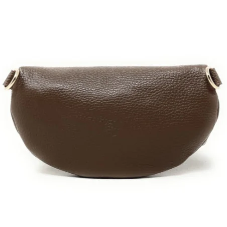 Sac banane femme très tendance en cuir porté de travers avec bandoulière amovible taupe foncé