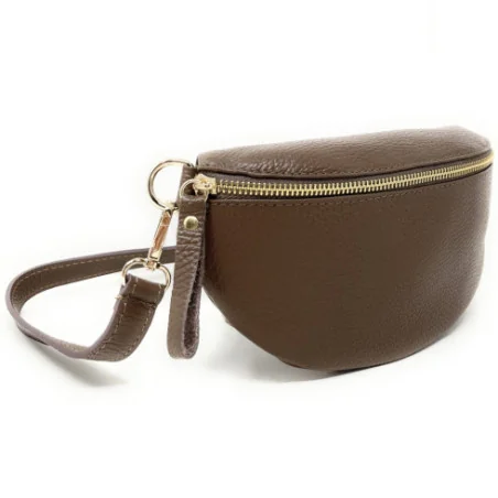 Sac mode femme en cuir grainé italien porté de travers taupe foncé sac banane tendance