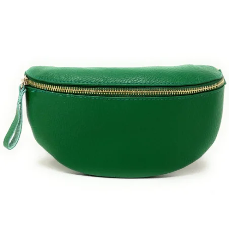 Sac mode femme en cuir grainé italien porté de travers vert anglais sac banane tendance