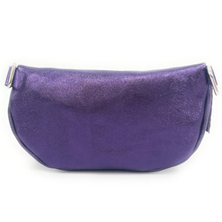 Sac femme très tendance en cuir irisé porté de travers avec bandoulière amovible violet irisé sac banane