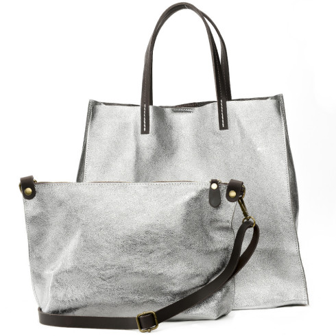 Sac mode femme en cuir métallisé porté main et bandoulière gris clair sac tendance