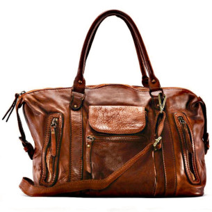 Sac à main en cuir vintage femme tendance porté épaule avec bandoulière amovible marron cognac foncé