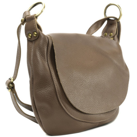 Sac bandoulière femme tendance en cuir italien grainé porté épaule taupe foncé