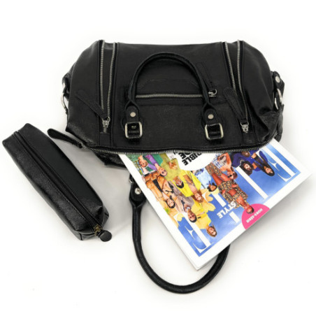 Sac à main en cuir brillant femme pur de vachette noir métallisé haut de gamme porté épaule avec bandoulière