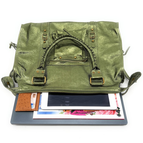 Sac mode femme en cuir porté de travers avec bandoulière amovible kaki irisé sac tendance