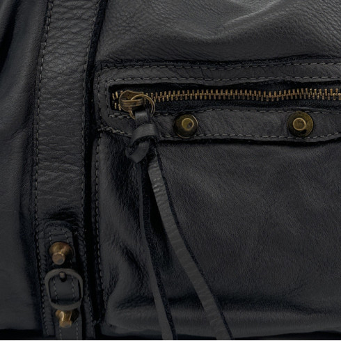 Sac femme en cuir vintage noir pur vachette porté main et épaule avec bandoulière