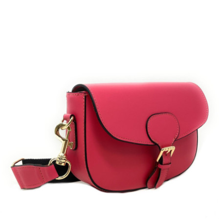 Sac très tendance femme en cuir lisse italien porté bandoulière et de travers rose corail forme trotteur