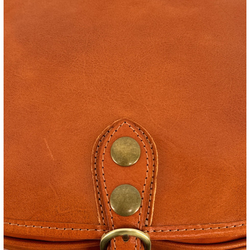 Sac gibecière en cuir lisse italien pur vachette couleur camel foncé pour femme