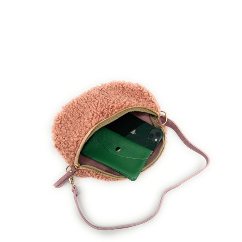 Sac banane mode femme en peluche rose porté crossbody et taille